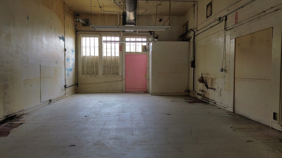 More Photos Of 629-639 S B St, San Mateo Storefront For Lease