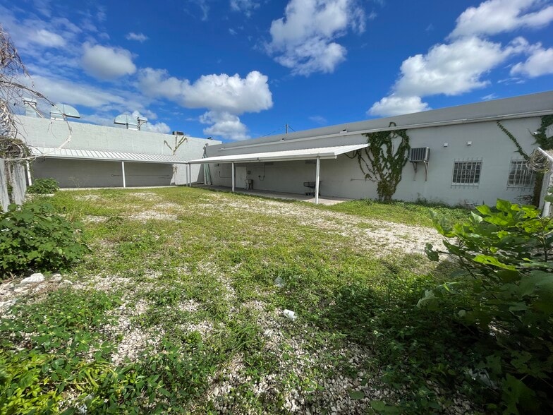 More Photos Of 5731 SW 23rd St, West Park Auto Repair For Lease