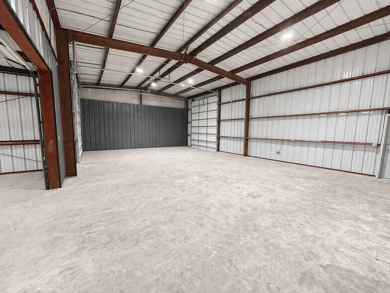 More Photos Of 226-222 Flato Rd, Corpus Christi Warehouse For Lease