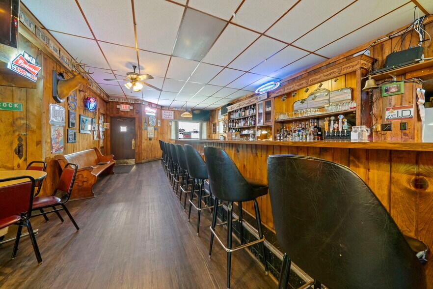 More Photos Of 208 N Walnut St, Stillman Valley General Retail For Sale