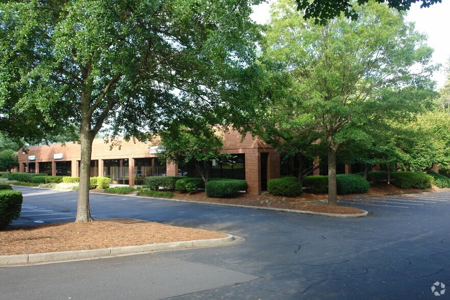 More Photos Of 9600 Southern Pine Blvd, Charlotte Flex For Lease