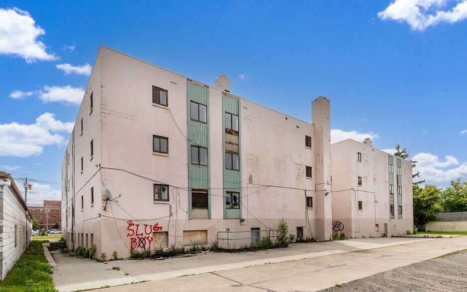 More Photos Of 628 9th St, Niagara Falls Apartments For Sale