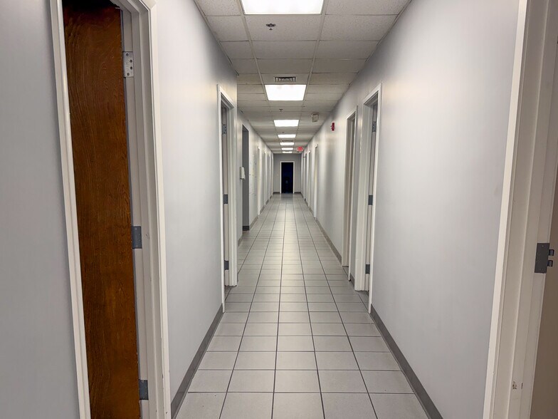 More Photos Of 5935 Rivers Ave, North Charleston Showroom For Lease