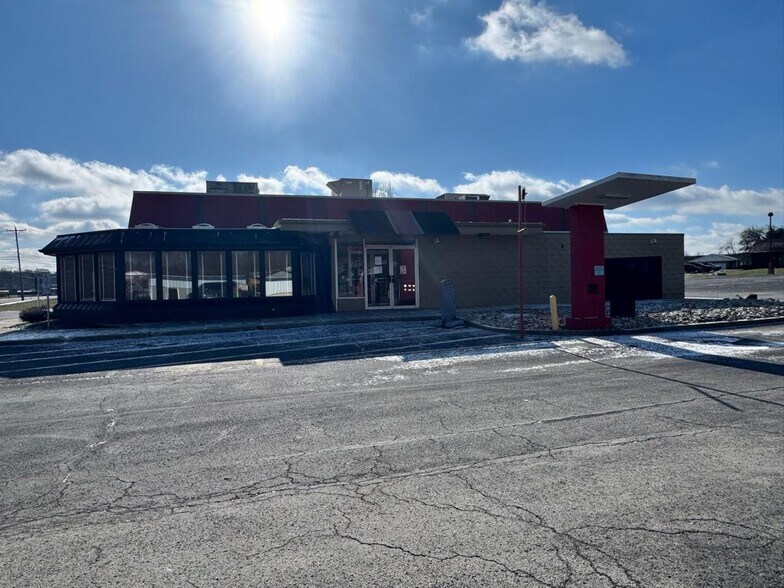 More Photos Of 1285 N High St, Hillsboro Restaurant For Sale