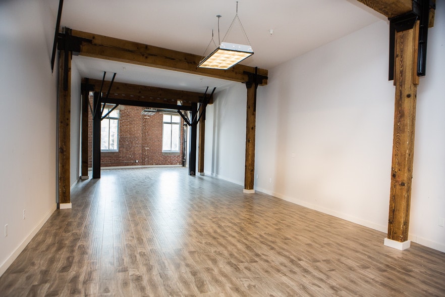 More Photos Of 2190 E 14th St, Los Angeles Flex For Lease