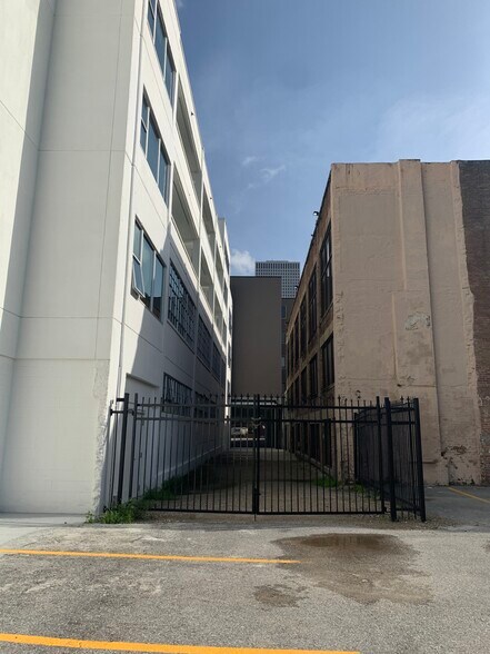 More Photos Of 829-839 St Charles Ave, New Orleans Office For Sale