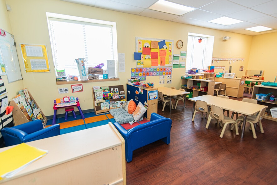 More Photos Of 1616 Orthodox St, Philadelphia Schools For Sale