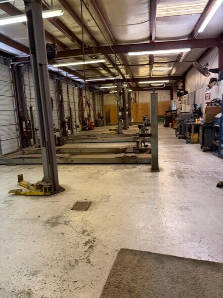 More Photos Of 4005 N Navarro St, Victoria Warehouse For Lease