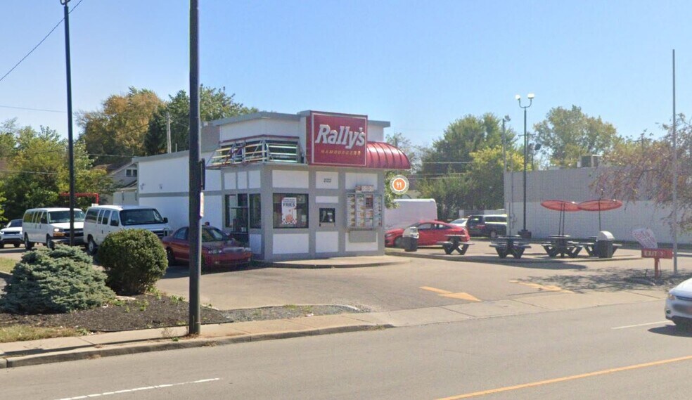 Primary Photo Of 2122 S Limestone St, Springfield Fast Food For Lease