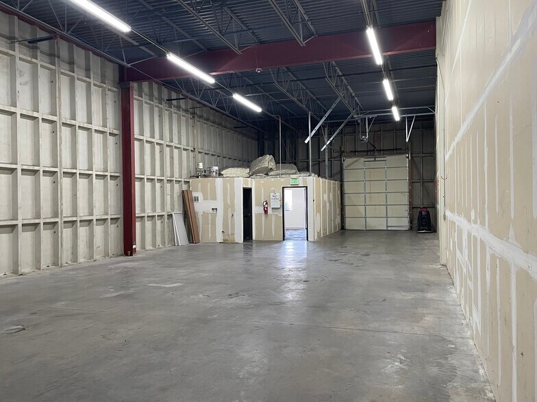 More Photos Of 6260 W 52nd Ave, Arvada Warehouse For Lease
