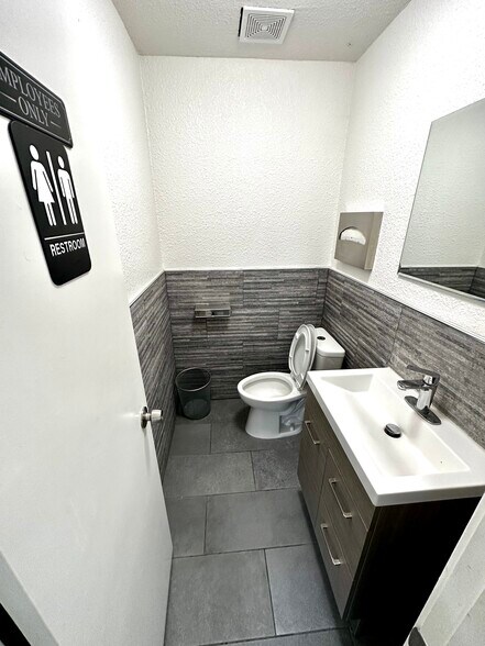 More Photos Of 2560-2590 Lafayette St, Santa Clara Warehouse For Lease