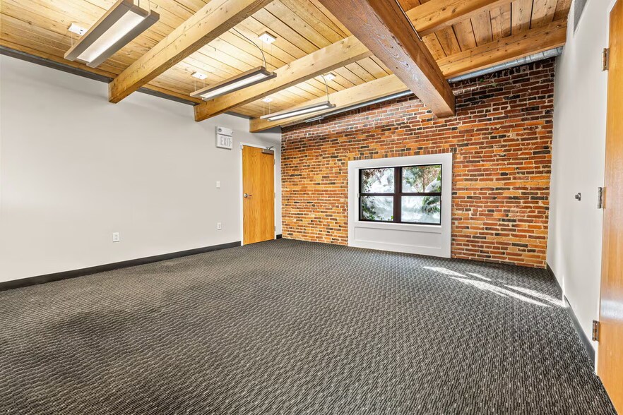 More Photos Of 1 Harris St, Newburyport Medical For Lease
