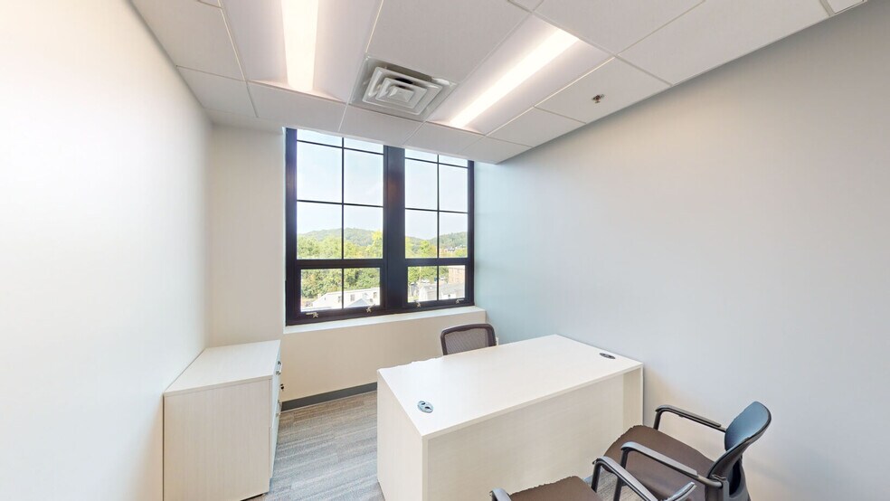 More Photos Of 141 Tompkins Ave, Pleasantville Coworking Space