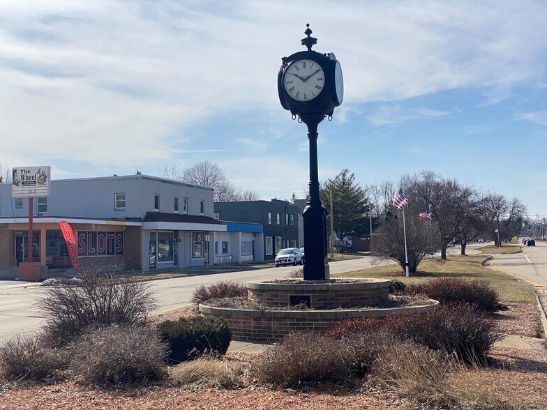 More Photos Of 539 Blackhawk Blvd, South Beloit Medical For Lease