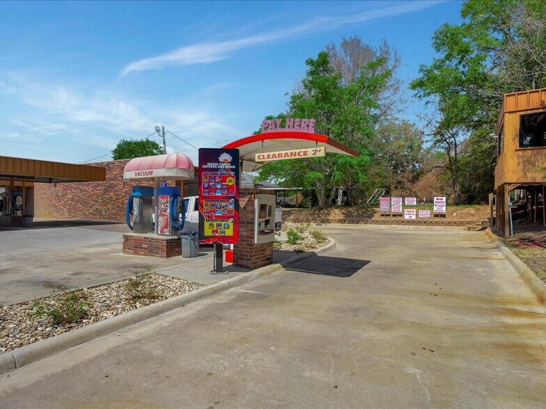 More Photos Of 611 Tenaha St, Center Carwash For Sale