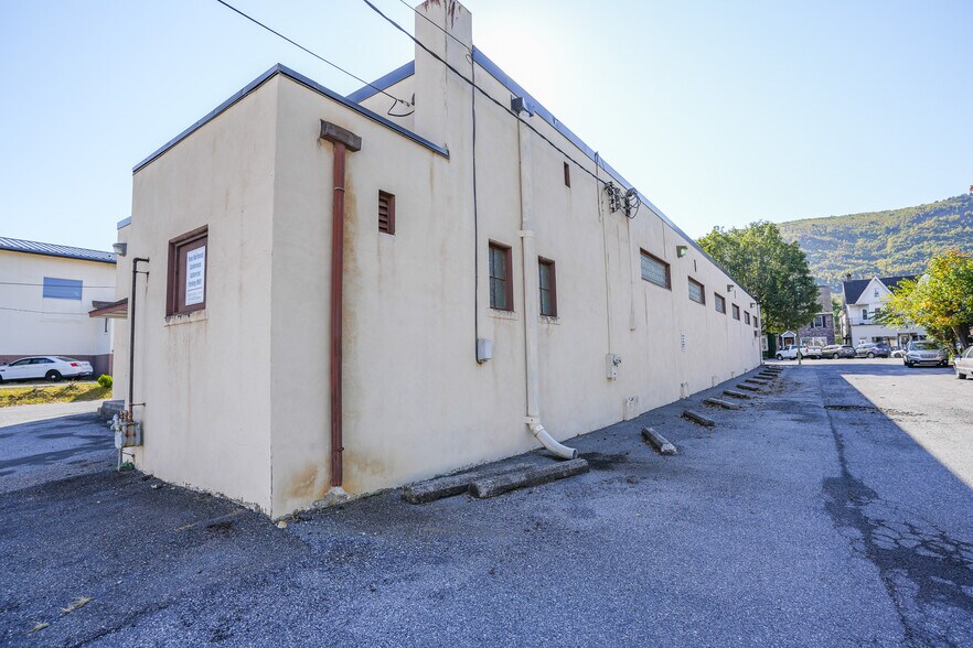 More Photos Of 431 Delaware Ave, Palmerton Office For Sale