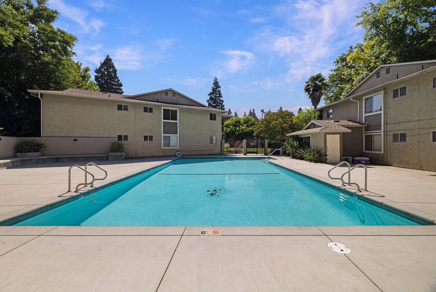 More Photos Of 721 W 11th St, Chico Apartments For Sale