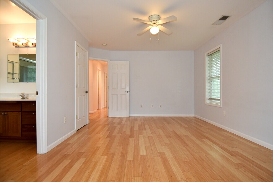 More Photos Of 1705 Commonwealth Ave, Alexandria Apartments For Sale