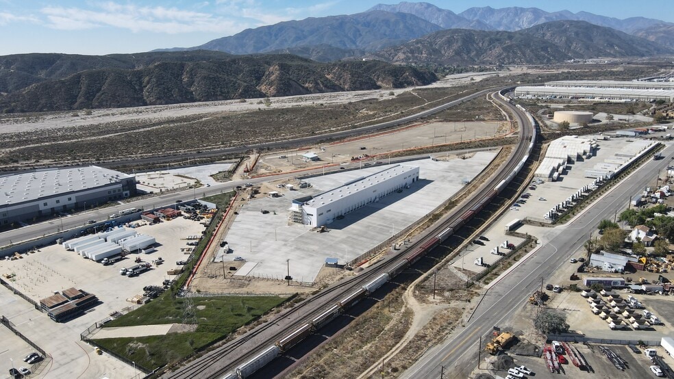 More Photos Of 19472 Cajon Blvd, San Bernardino Truck Terminal For Lease