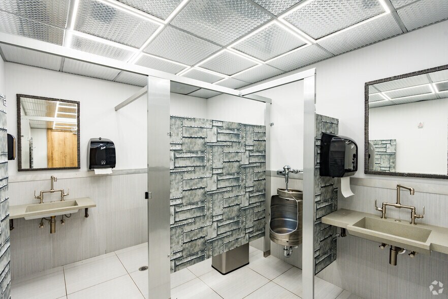 More Photos Of 2550 NW 100th Ave, Doral Office Residential For Lease