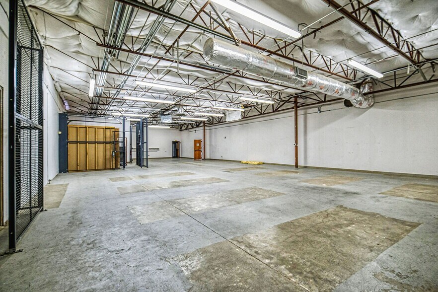 More Photos Of 651 N Plano Rd, Richardson Unknown For Lease