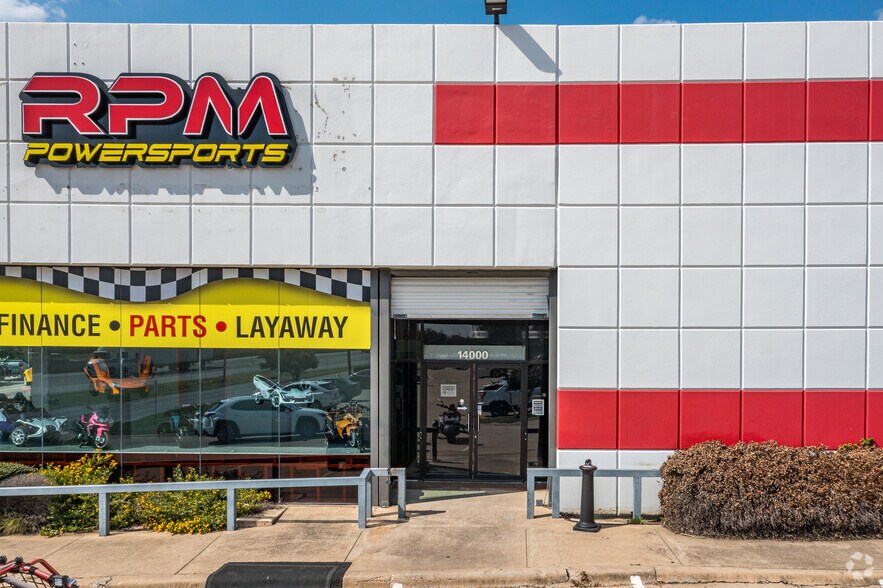 More Photos Of 13990-14000 N Stemmons Fwy, Farmers Branch Freestanding For Sale