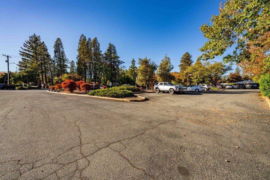 More Photos Of 715 NW Dimmick St, Grants Pass Office For Sale