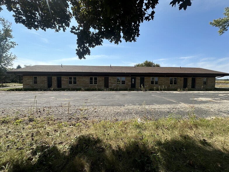 Primary Photo Of 10291 US Highway 14, Mazomanie Hotel For Sale