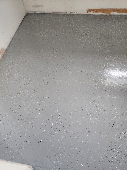 More Photos Of 284 S Center St, Pierson Auto Repair For Lease