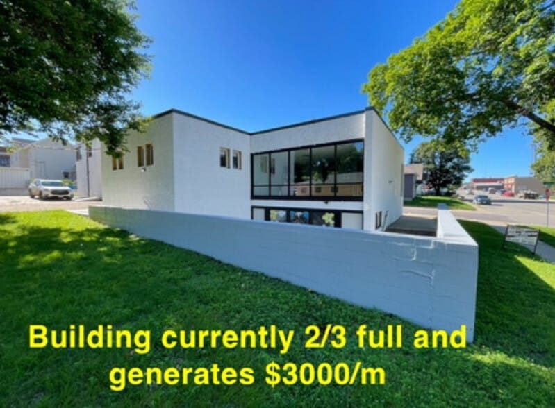 More Photos Of 116 W 19th St, Falls City Showroom For Sale