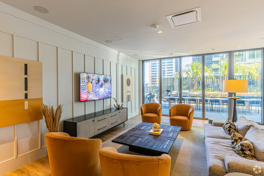 More Photos Of 702 Broadway, San Diego Apartments For Lease