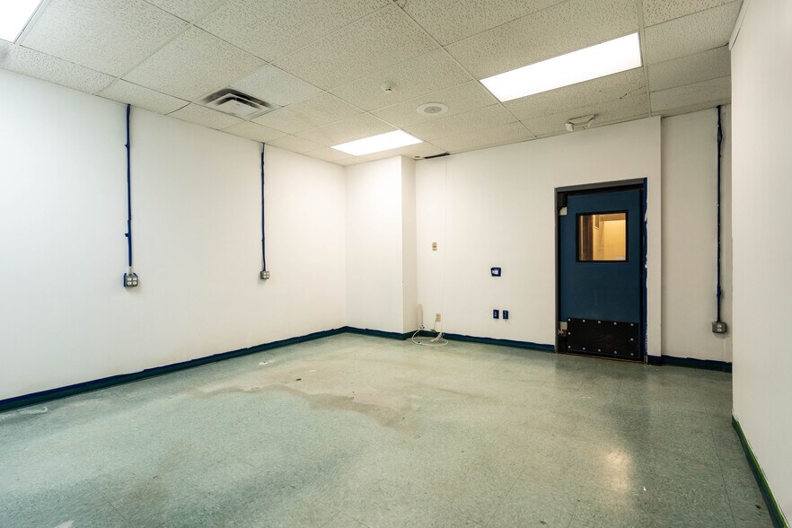 More Photos Of 11813 W 77th St, Lenexa Office For Sale