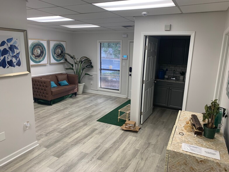 More Photos Of 875 Old Roswell Rd, Roswell Office For Sale