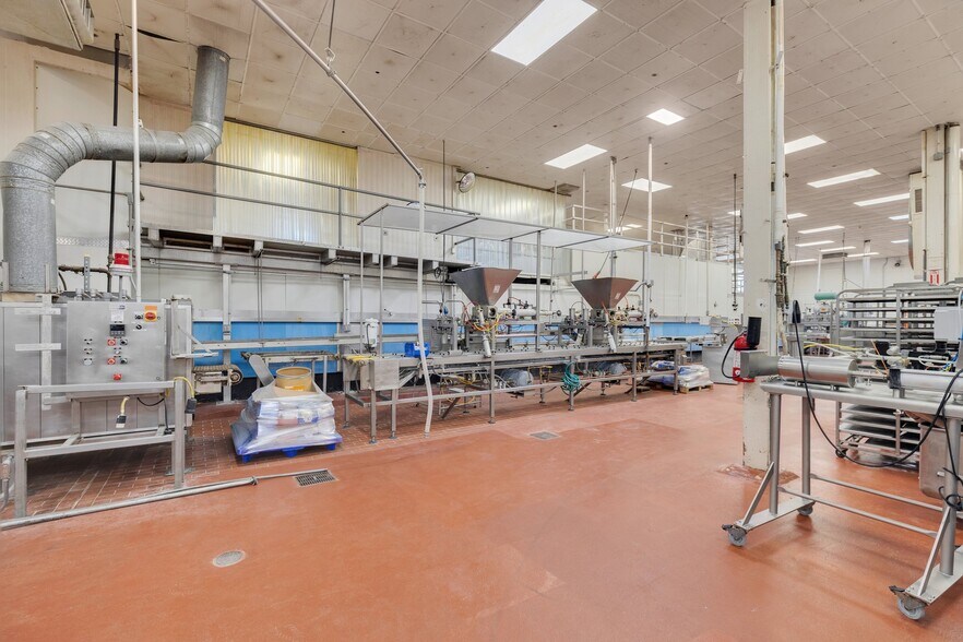 More Photos Of 724 Grand Ave, New Haven Warehouse For Sale