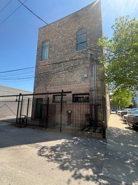 More Photos Of 1312 W North Ave, Chicago Loft Creative Space For Sale
