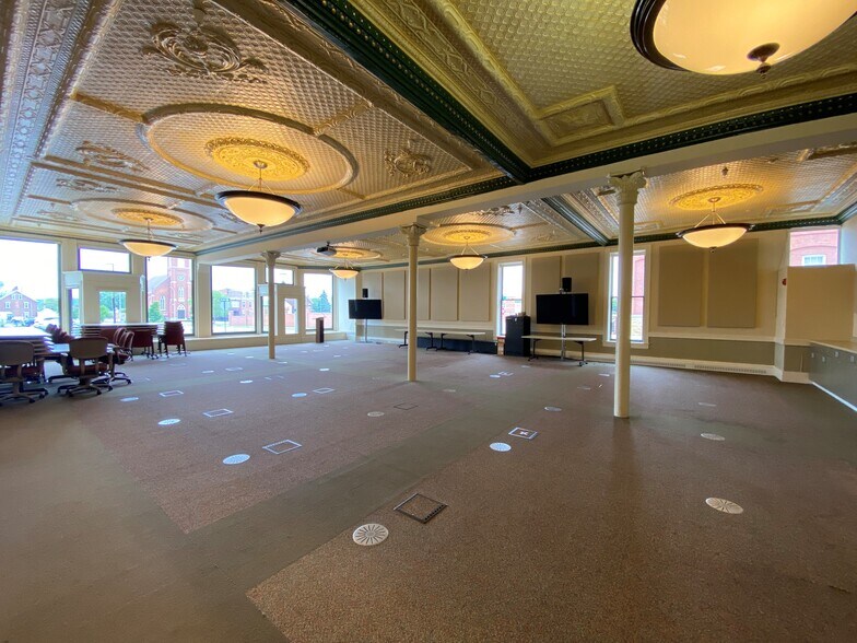 More Photos Of 1301 Central Ave, Dubuque Office For Lease