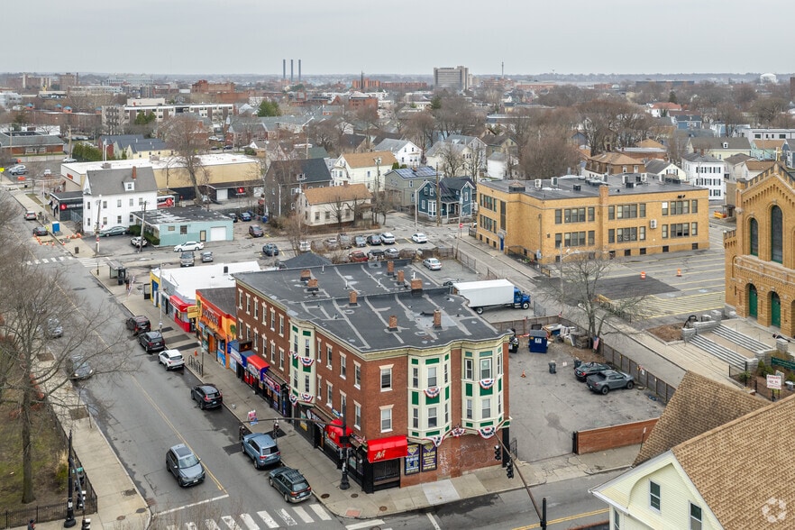More Photos Of 316 Cranston St, Providence Storefront Retail Residential For Lease