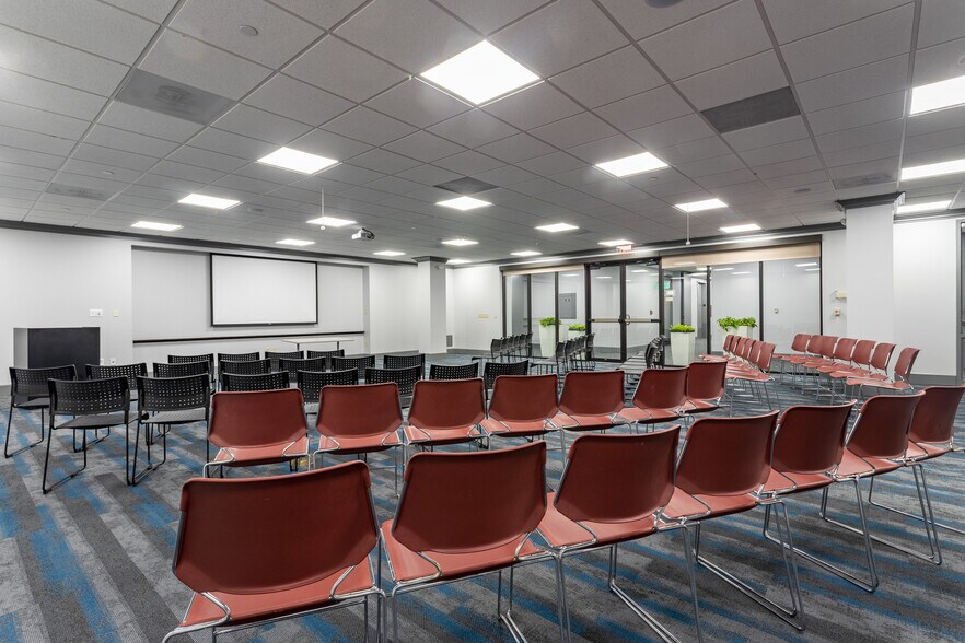 More Photos Of 400 W Capitol Ave, Little Rock Office For Lease