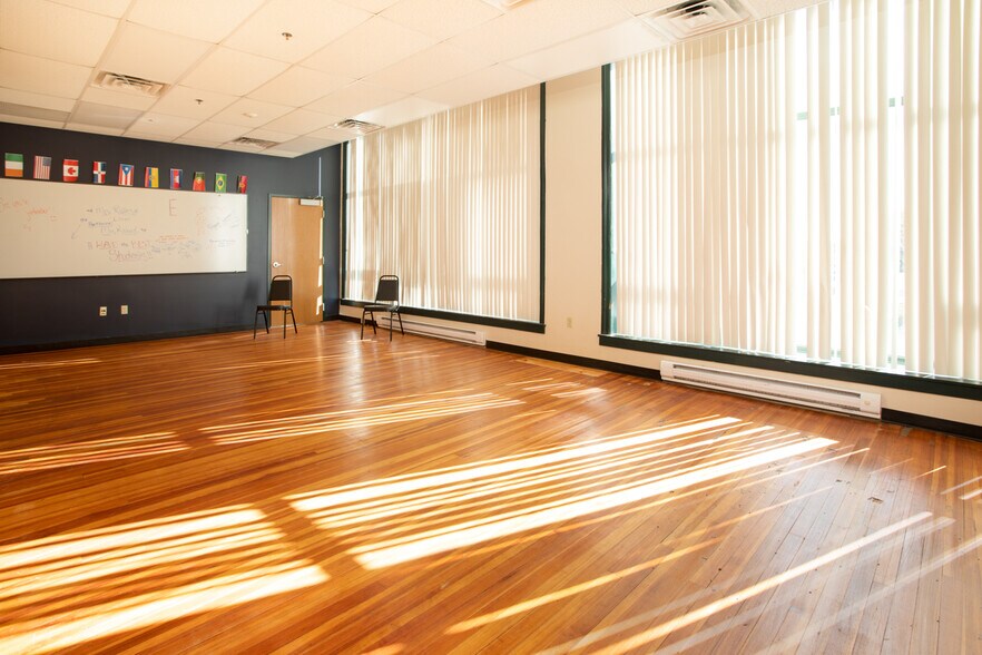 More Photos Of 139 S Main St, Fall River Office For Sale