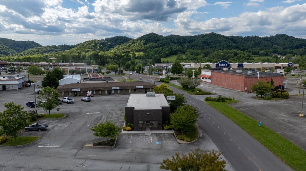 More Photos Of 1389 Volunteer Pky, Bristol Freestanding For Lease