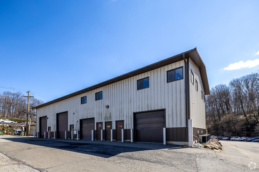 More Photos Of 1 Hollywood Ave, Ho-Ho-Kus Warehouse For Lease
