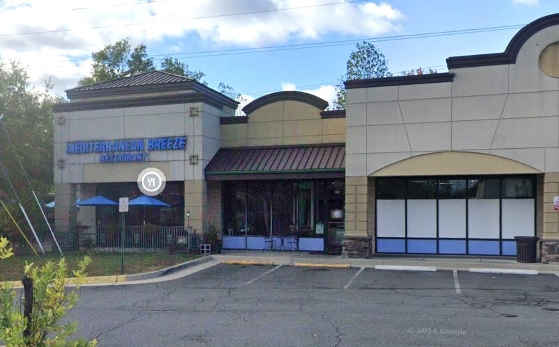 Primary Photo Of 20693 Ashburn Rd, Ashburn General Retail For Lease