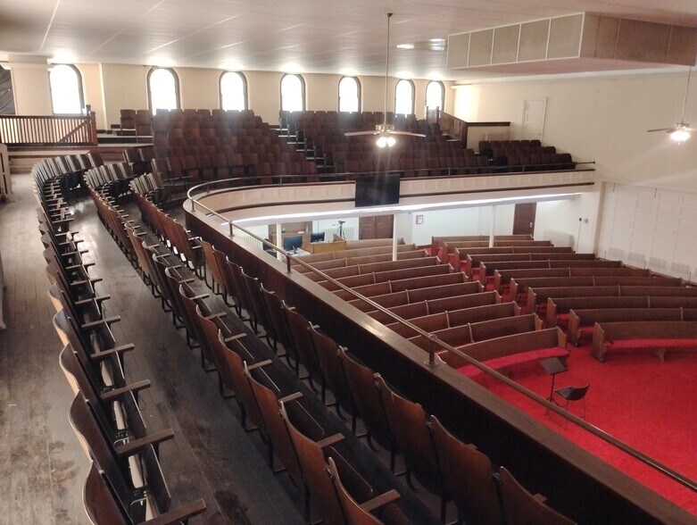 More Photos Of 906 Elm St, Coffeyville Religious Facility For Sale