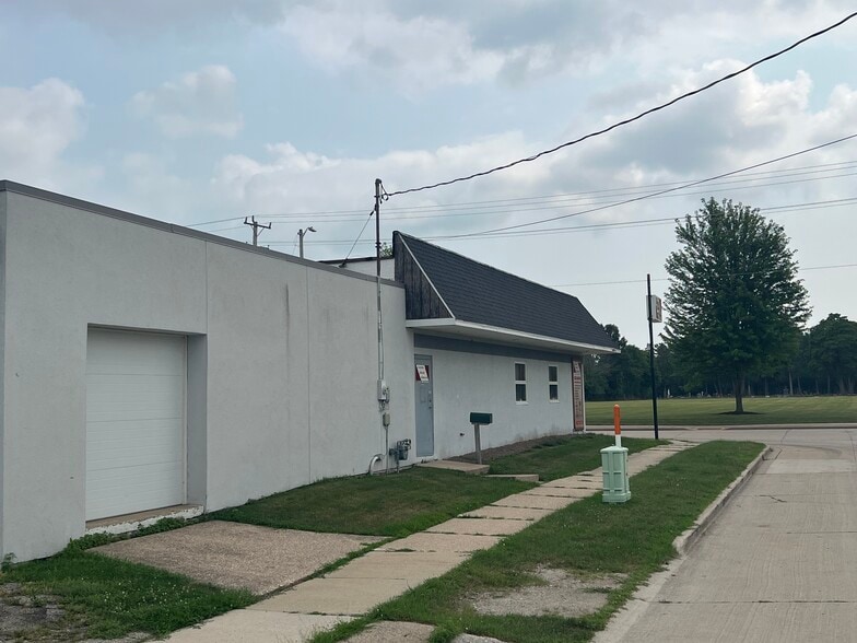 More Photos Of 1624 E Wisconsin Ave, Appleton Office For Sale