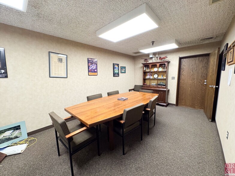 More Photos Of 2055 S Main St, Middletown Manufacturing For Lease