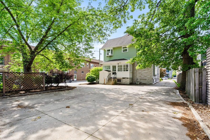 More Photos Of 15522 Madison Ave, Lakewood General Retail For Sale