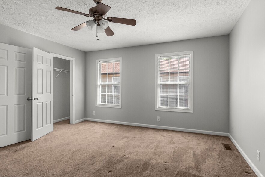 More Photos Of 162 Condor Ct, Clarksville Apartments For Sale