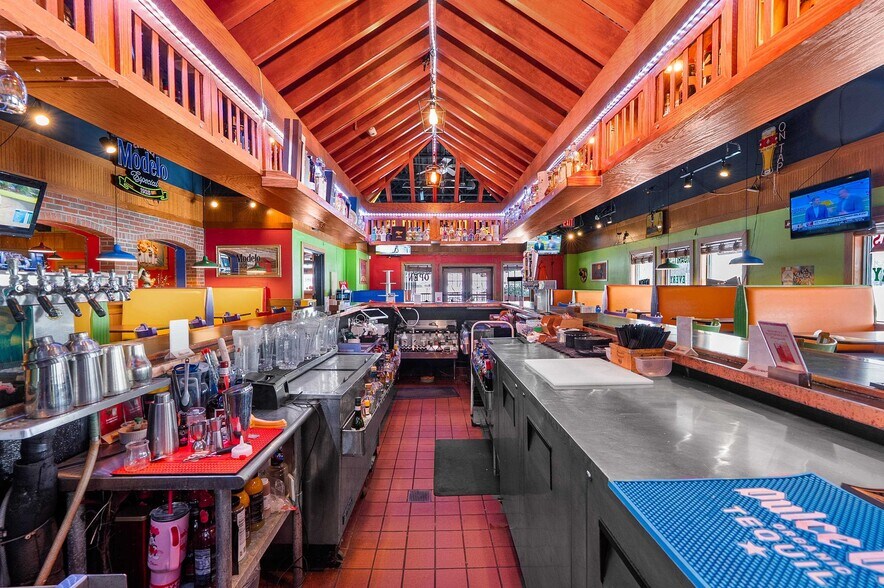 More Photos Of 850 Kepler Dr, Green Bay Restaurant For Sale