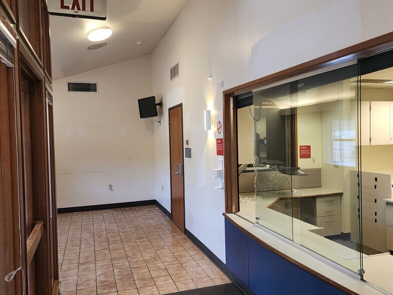 More Photos Of 502 54th Ave E, Fife Office For Lease