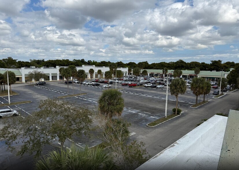 More Photos Of 7841-7899 Pines Blvd, Pembroke Pines Supermarket For Sale